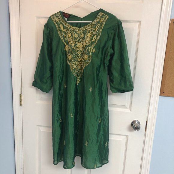 Handmade Embroidered Kurta Set With Green Lucknowi Chikankari Straight Kurta - Picture 2 of 14